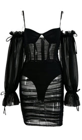 Weißes Schlauchkleid mit Laternenärmeln