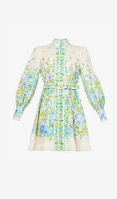 Hochgeschlossenes, langärmliges Midikleid in Weiß