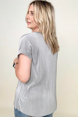 Petal Dew – Plissee-Top aus Satin mit V-Ausschnitt und kurzen Ärmeln