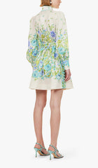 Hochgeschlossenes, langärmliges Midikleid in Weiß