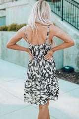 A-Linien-Camisole-Kleid mit gemustertem Muster, Spaghettiträgern und Knöpfen