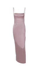 Rückenfreies Neckholder-Maxikleid aus Satin mit geschlitzten Trägern in Pink