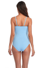 Neckholder-Bademode mit offenem Rücken