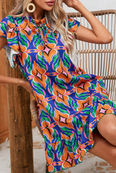 Orangefarbenes Minikleid mit Blumenmuster und Rüschenärmeln