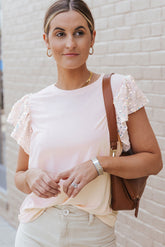 Rosa T-Shirt mit Rundhalsausschnitt und Paillettenärmeln