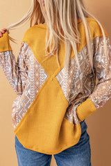 Orangefarbenes geripptes Stricktop mit geometrischem Tribal-Print