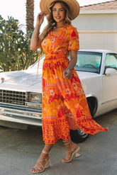 Oranges Boho-Maxikleid mit Blumenmuster und gesmokten Taillenausschnitt und Schlitz