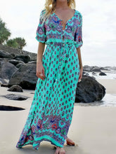 Langes Bohemian-Kleid mit V-Ausschnitt und mittellangen Ärmeln
