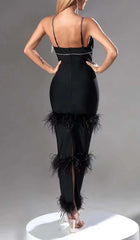 VESTIDO MIDI NEGRO CON PLUMAS Y ESCALONES DE DIAMANTES