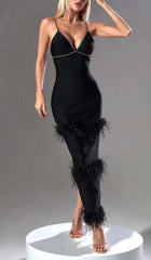VESTIDO MIDI NEGRO CON PLUMAS Y ESCALONES DE DIAMANTES