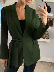 Einfarbiger Blazer mit Revers und Krawatte sowie zwei Taschen