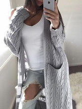 Langer Strickjackenpullover mit Taschen und Twist