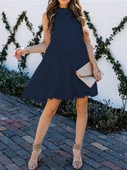 Minivestido sin mangas con hombros descubiertos y cuello de hongo