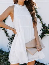 Ärmelloses, schulterfreies Minikleid mit Pilzkragen und Lagenmuster