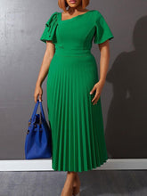 Vestido plisado de manga corta con volantes