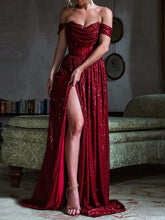 Vestido largo ajustado con lentejuelas y hombros descubiertos