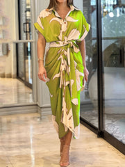 Einreihiges Kleid mit Schnürung und Print