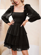 Vestido mini ajustado con escote cuadrado