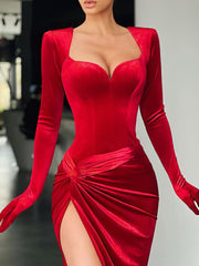 Vestido de noche con abertura y manga larga con cuello cuadrado y guantes