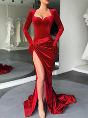 Vestido de noche con abertura y manga larga con cuello cuadrado y guantes