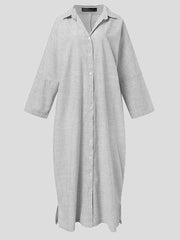 Gestreiftes, langärmliges, geschlitztes, unregelmäßiges Kleid