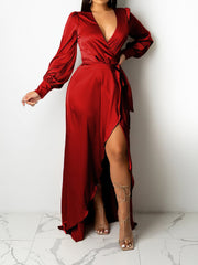 Einfarbiges, unregelmäßiges Langarmkleid mit V-Ausschnitt