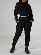 Lässiges zweiteiliges Set mit Kapuze und Streifen