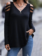 Camiseta de manga larga con cuello en V, hombros descubiertos y cremallera