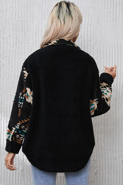Geometrische Jacke mit Knopfleiste und Schlitz und Taschen