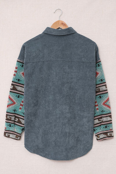 Jacke mit geometrischem Muster und überschnittenen Schultern