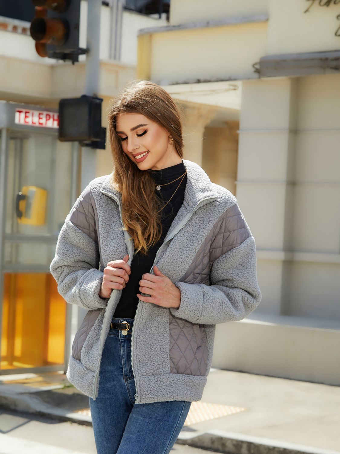 Chaqueta con cuello y cremallera