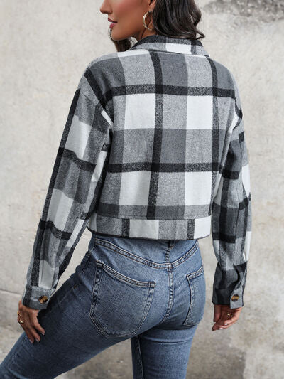 Kurze Jacke mit Karomuster und überschnittenen Schultern