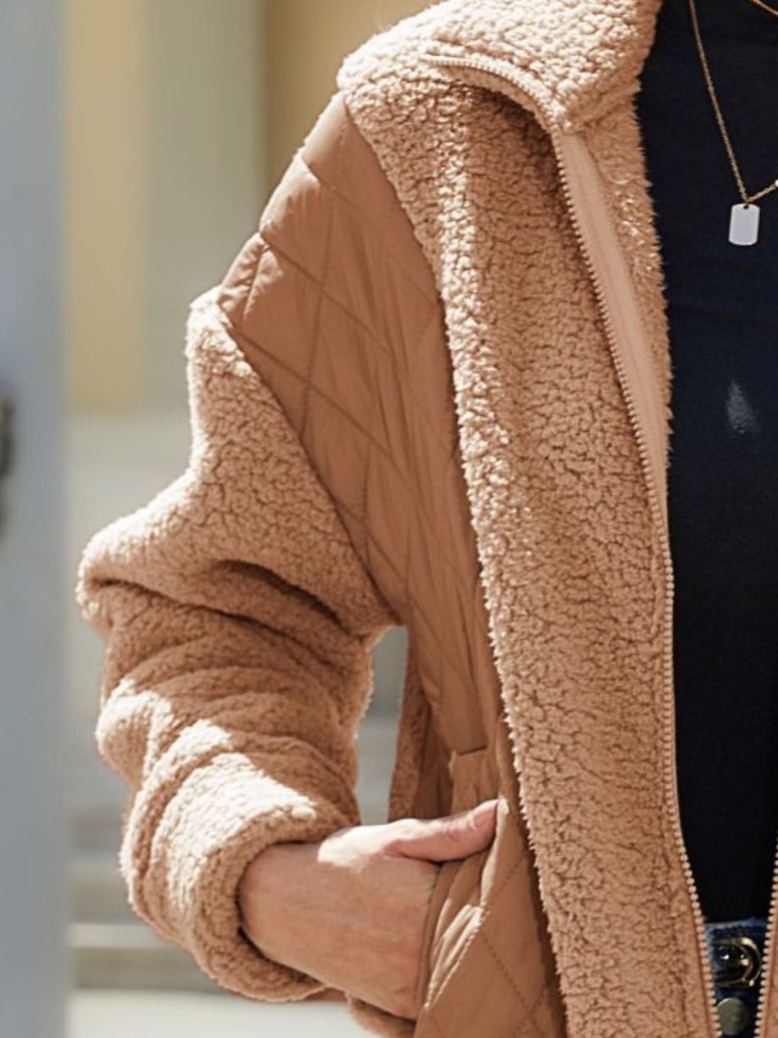 Chaqueta con cuello y cremallera