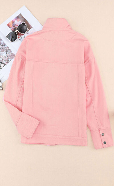 Jeansjacke mit Druckknöpfen und überschnittener Schulter