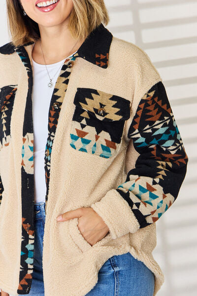 Jacke mit überschnittenen Schultern und Knopfleiste