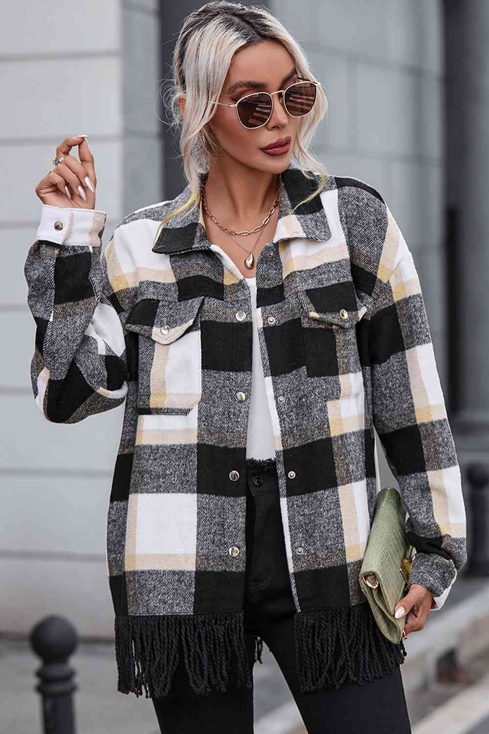 Jacke mit Karomuster, Kragen und Druckknopfleiste vorne