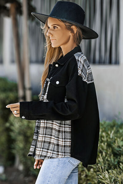 Karierte Jeansjacke mit Taschen und Knopfleiste