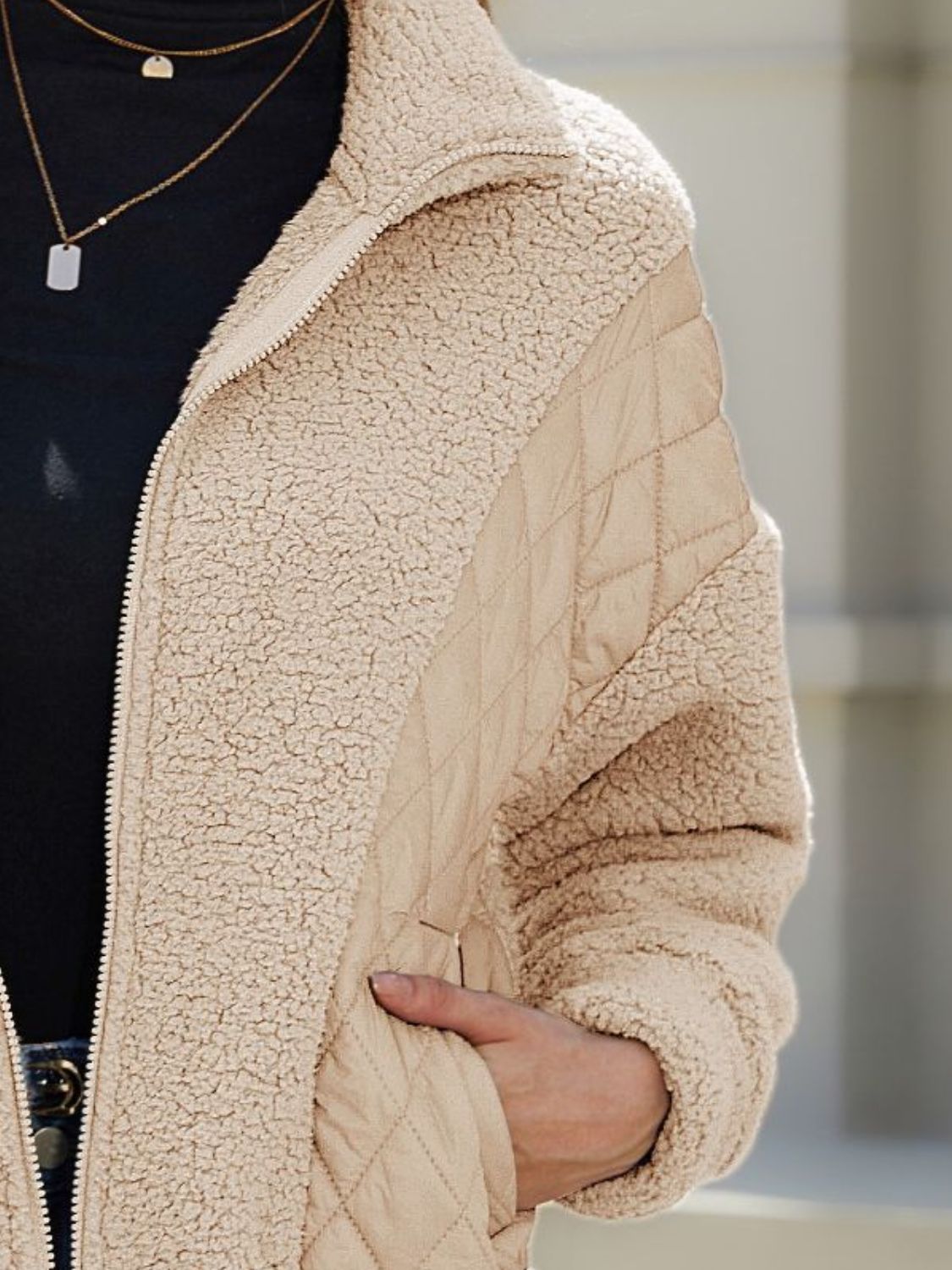Chaqueta con cuello y cremallera