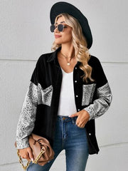 Jeansjacke mit Leopardenmuster und Knöpfen
