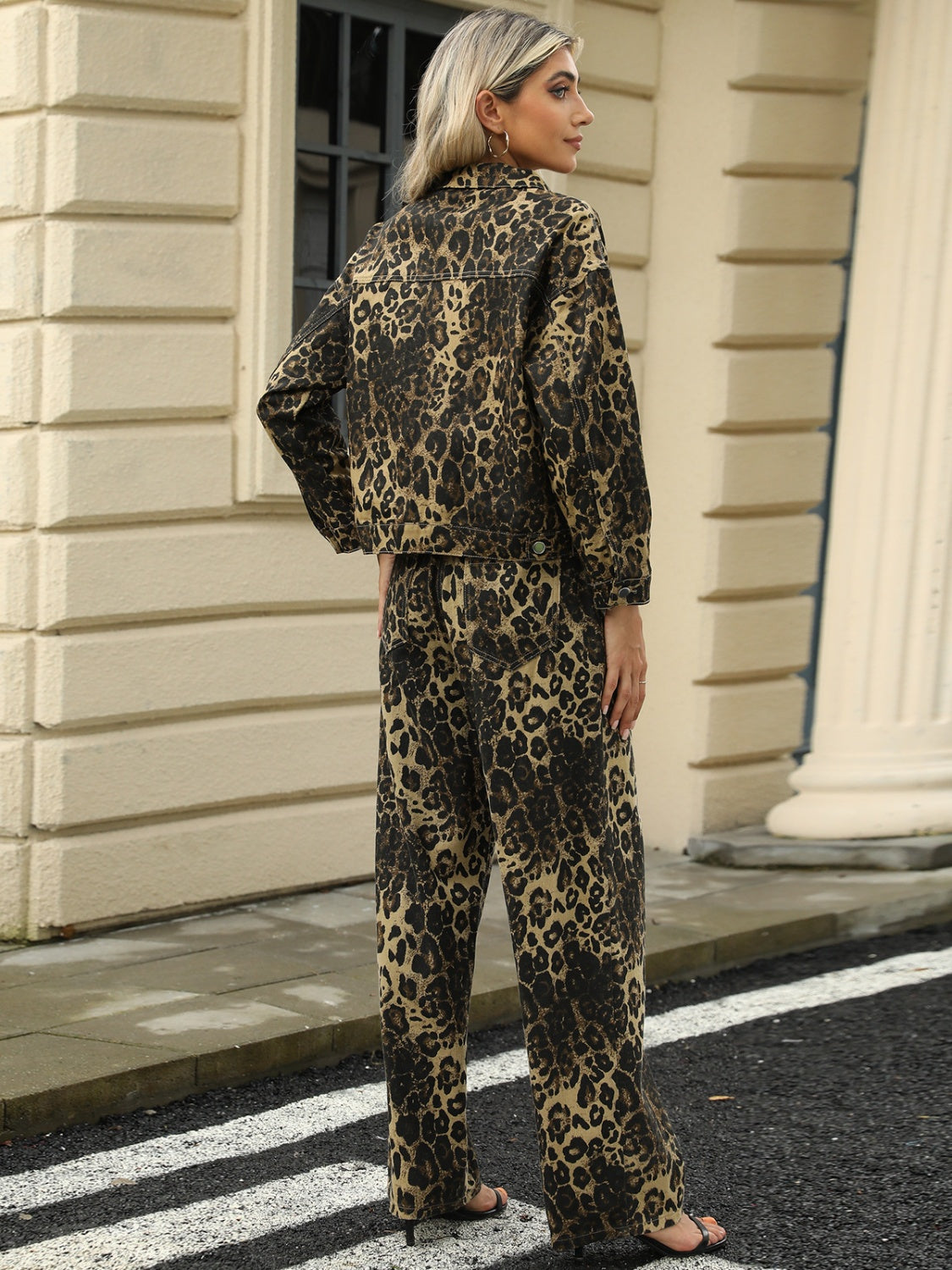 Jeansjacke mit Taschen und Leopardenmuster und langen Ärmeln