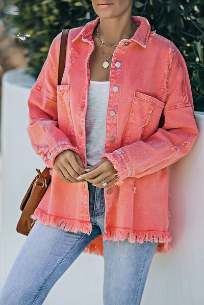 Distressed-Jeansjacke mit Knopfleiste und offenem Saum