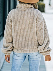 Flauschige Jacke mit Knopfleiste und Kragen