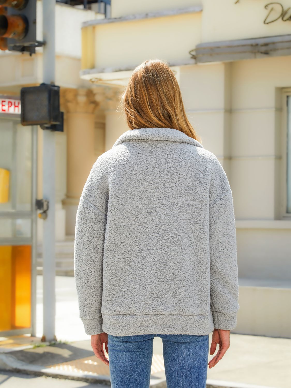 Chaqueta con cuello y cremallera