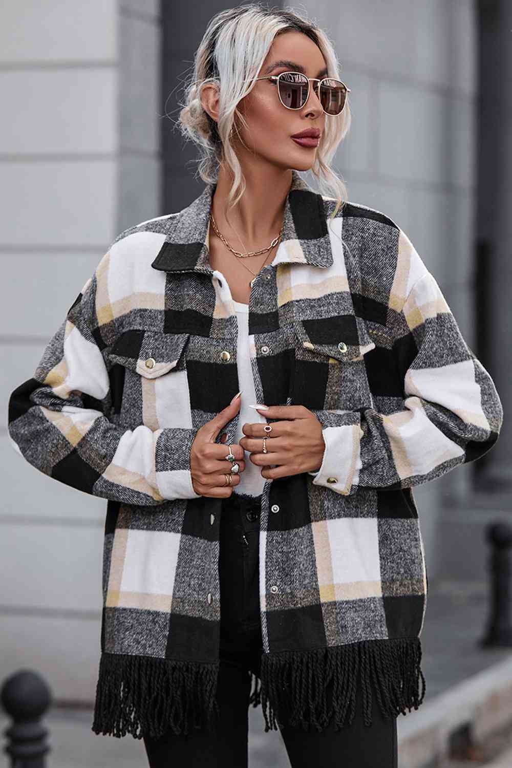 Jacke mit Karomuster, Kragen und Druckknopfleiste vorne
