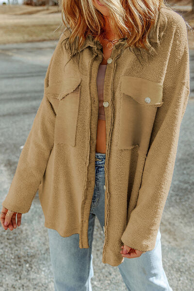 Jacke mit überschnittenen Schultern und Knopfleiste