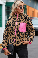 Chaqueta de leopardo con cremallera y hombros caídos
