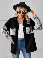 Jeansjacke mit Leopardenmuster und Knöpfen