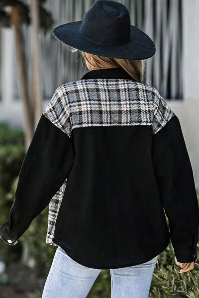 Karierte Jeansjacke mit Taschen und Knopfleiste