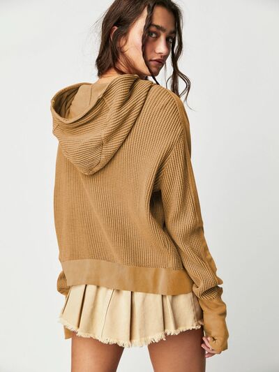 Waffelstrickjacke mit überschnittenen Schultern und Kapuze
