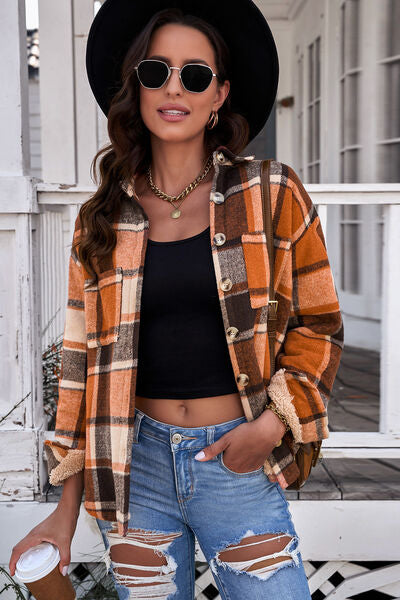 Karierte Jacke mit Taschen und Knöpfen